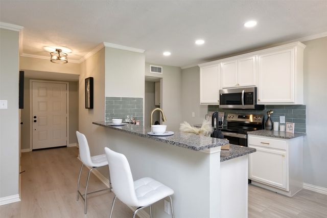 1701 Dorchester Drive, Arlington, TX 76014