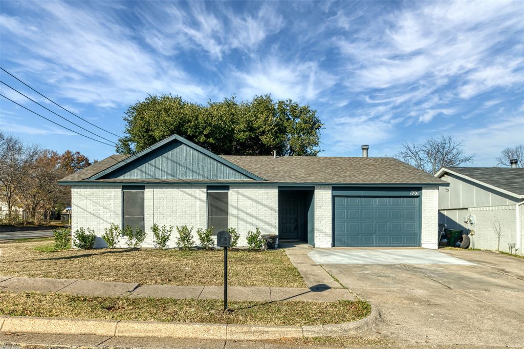 1701 Dorchester Drive, Arlington, TX 76014
