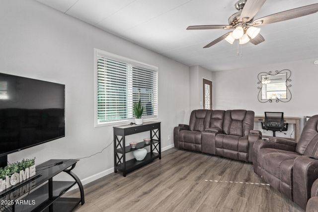 2650 W UNION HILLS Drive 108, Phoenix, AZ 85027