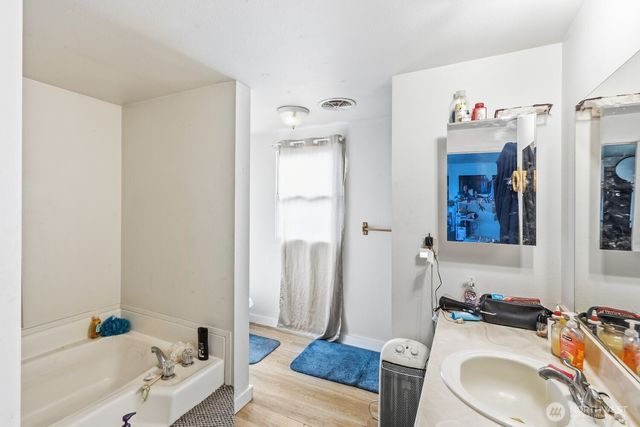 7275 NE Geneva Street, Suquamish, WA 98392