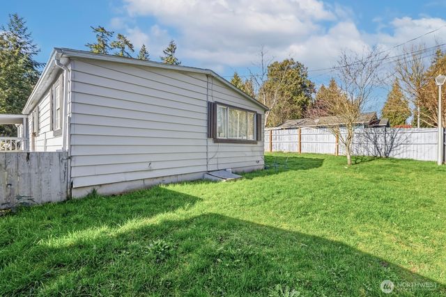 7275 NE Geneva Street, Suquamish, WA 98392