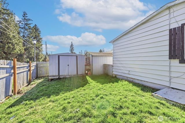 7275 NE Geneva Street, Suquamish, WA 98392