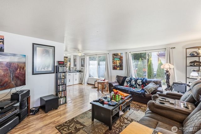 7275 NE Geneva Street, Suquamish, WA 98392