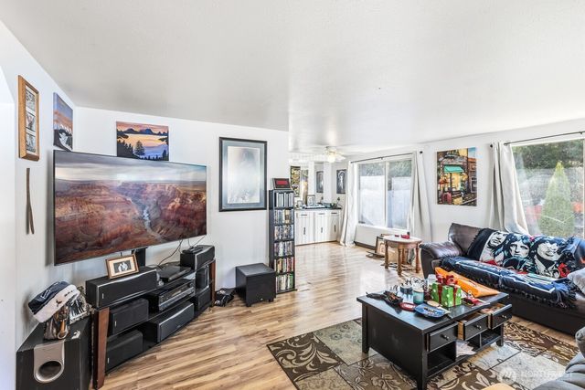 7275 NE Geneva Street, Suquamish, WA 98392