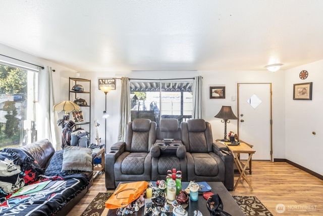 7275 NE Geneva Street, Suquamish, WA 98392