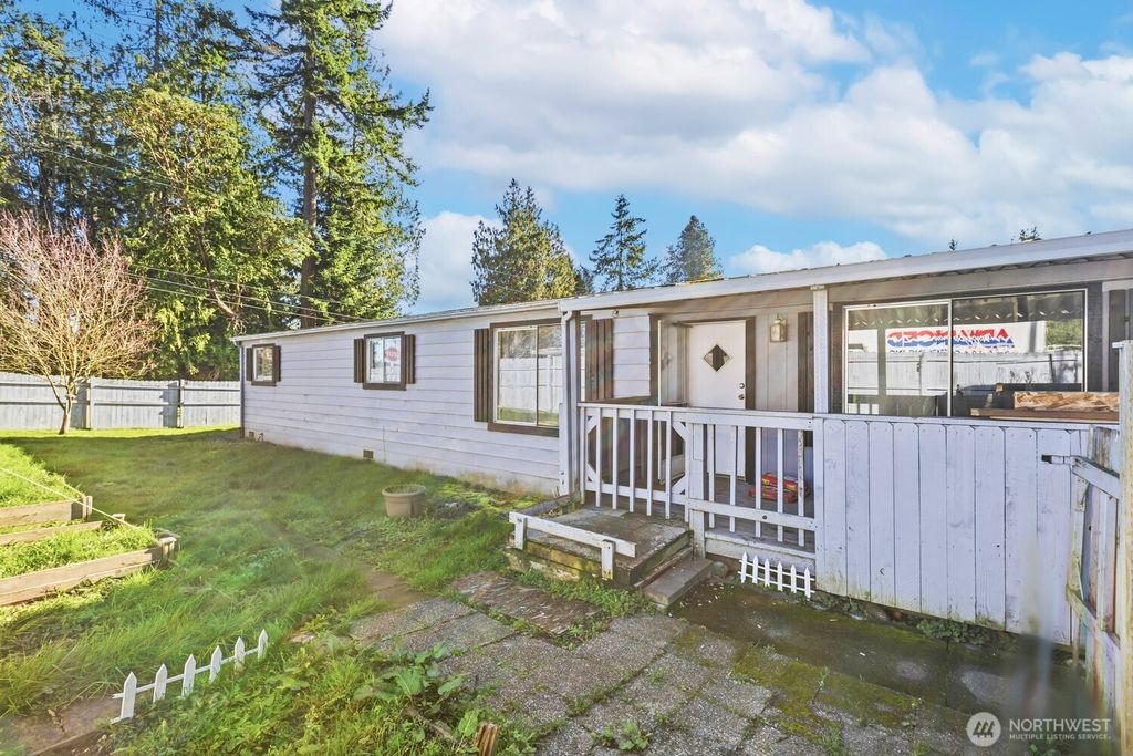 7275 NE Geneva Street, Suquamish, WA 98392