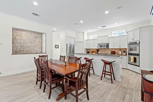 625 Robin Dale CT, Lakeway, TX 78734