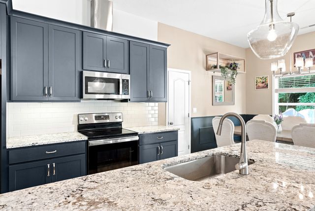 2404 BAXLEY DR, Columbia, MO 65201