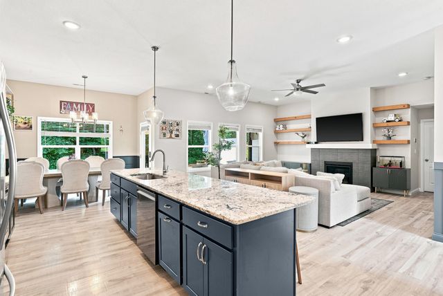 2404 BAXLEY DR, Columbia, MO 65201