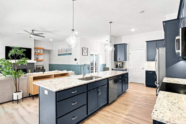 2404 BAXLEY DR, Columbia, MO 65201