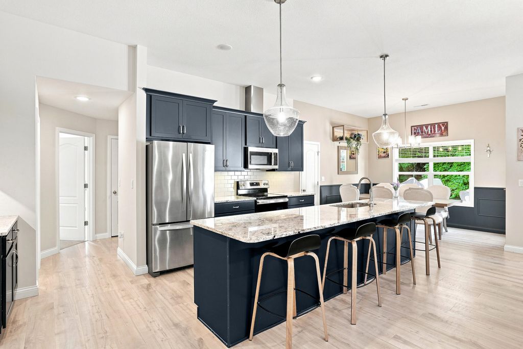 2404 BAXLEY DR, Columbia, MO 65201