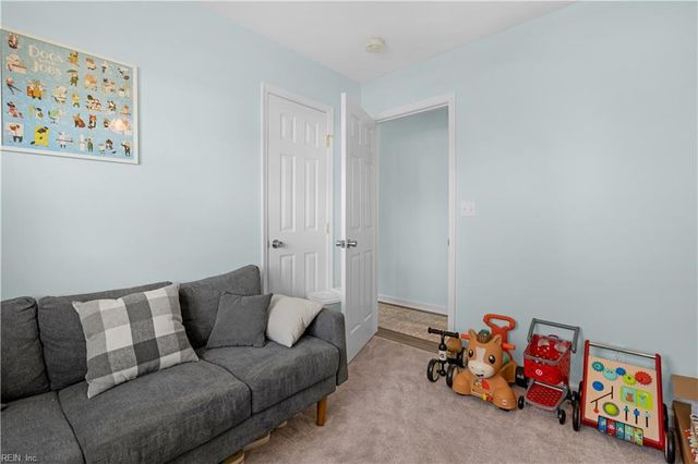 4925 Locke LN, Virginia Beach, VA 23464