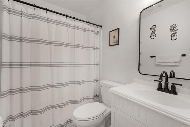 4925 Locke LN, Virginia Beach, VA 23464