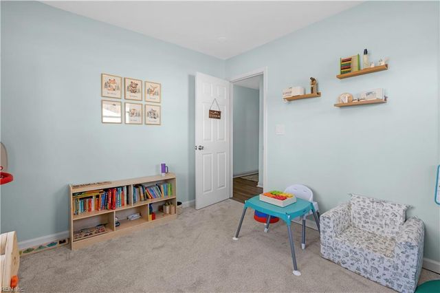 4925 Locke LN, Virginia Beach, VA 23464