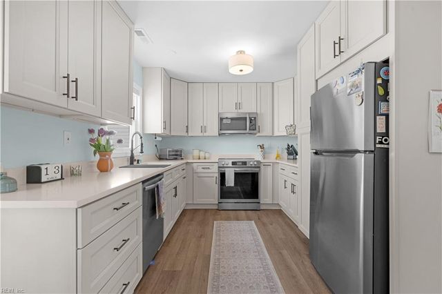 4925 Locke LN, Virginia Beach, VA 23464