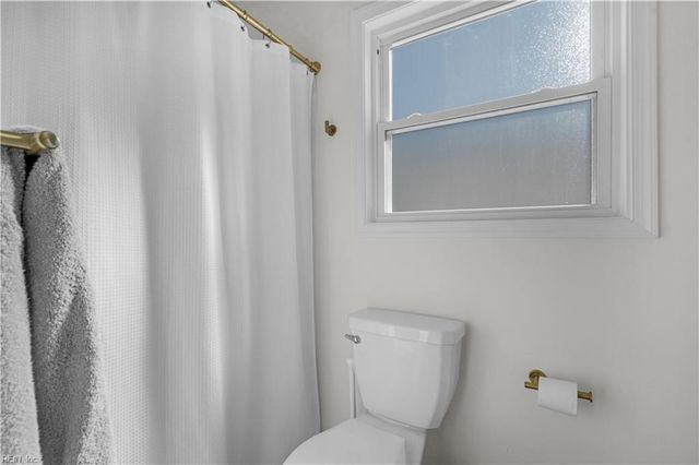 4925 Locke LN, Virginia Beach, VA 23464