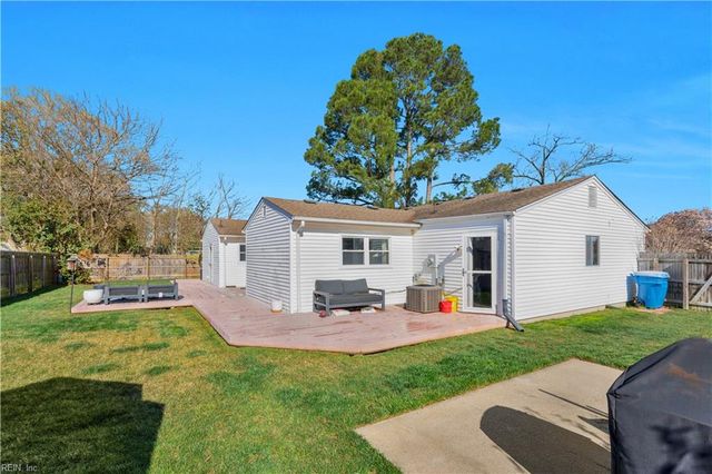 4925 Locke LN, Virginia Beach, VA 23464