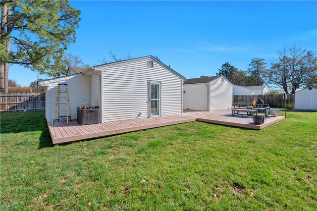 4925 Locke LN, Virginia Beach, VA 23464