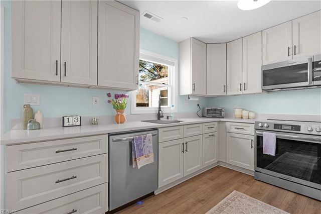 4925 Locke LN, Virginia Beach, VA 23464