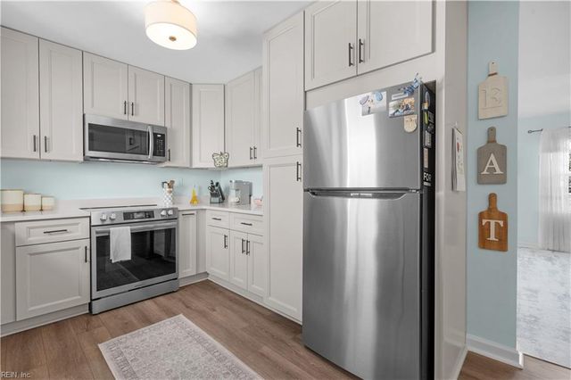 4925 Locke LN, Virginia Beach, VA 23464