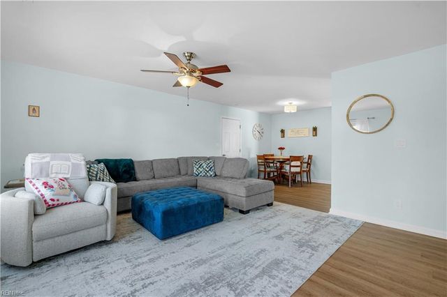 4925 Locke LN, Virginia Beach, VA 23464