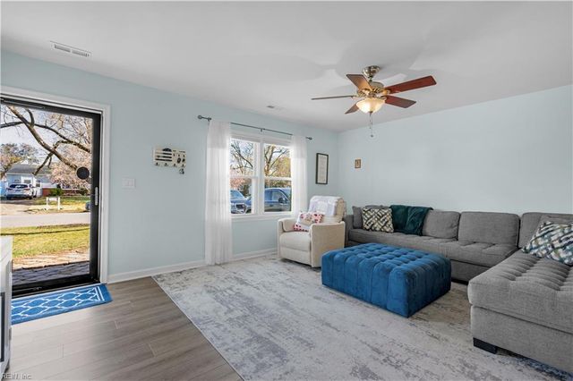 4925 Locke LN, Virginia Beach, VA 23464