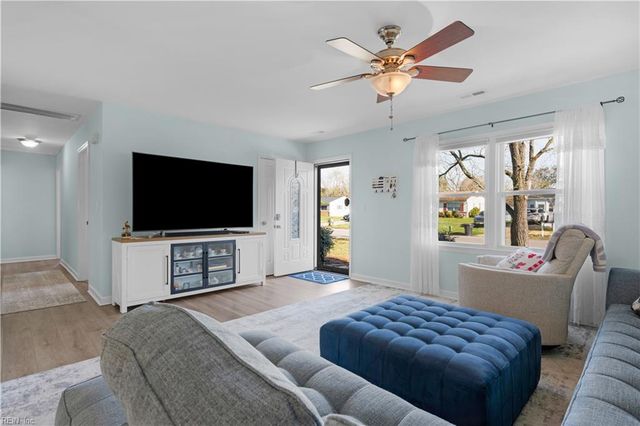 4925 Locke LN, Virginia Beach, VA 23464