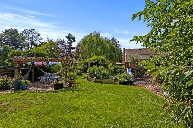 133 SUTTON RD, Ardmore, PA 19003