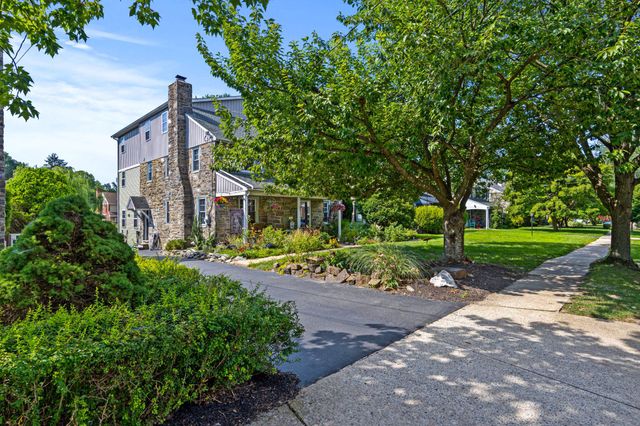 133 SUTTON RD, Ardmore, PA 19003