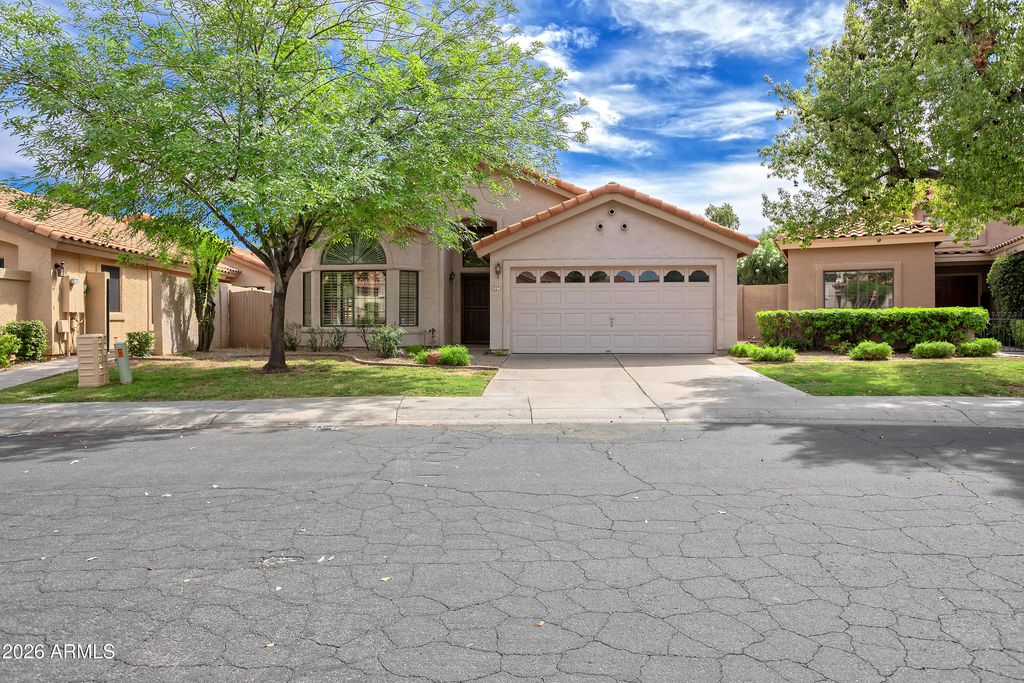 57 E RANCH Road, Tempe, AZ 85284