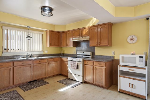 36145 Almont Drive, Sterling Heights, MI 48310