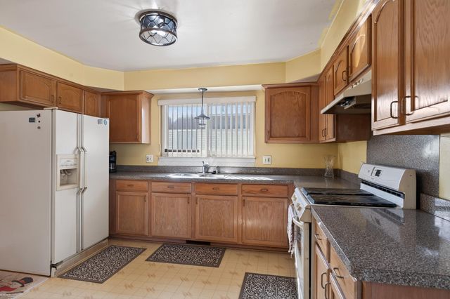 36145 Almont Drive, Sterling Heights, MI 48310