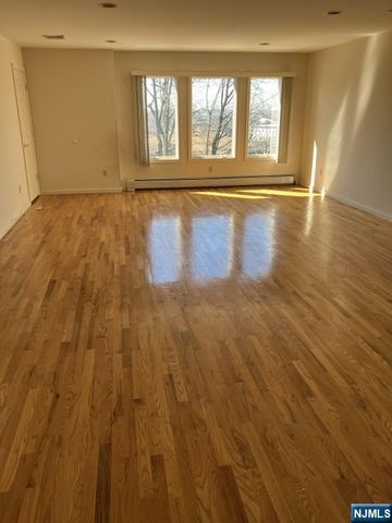 843 Pleasantview Terrace, Ridgefield, NJ 07657