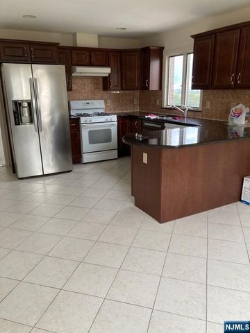 843 Pleasantview Terrace, Ridgefield, NJ 07657