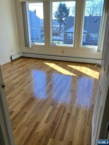 843 Pleasantview Terrace, Ridgefield, NJ 07657