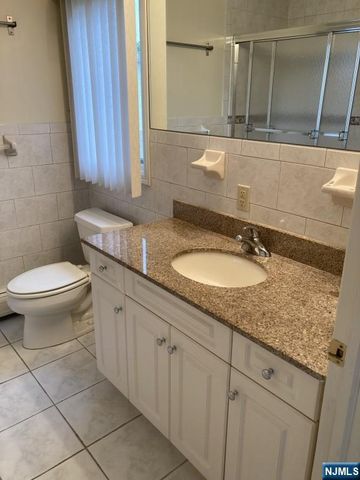 843 Pleasantview Terrace, Ridgefield, NJ 07657