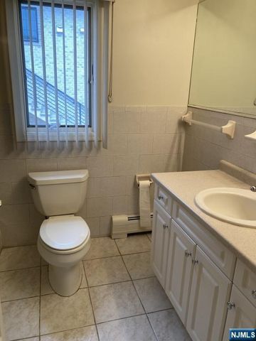 843 Pleasantview Terrace, Ridgefield, NJ 07657