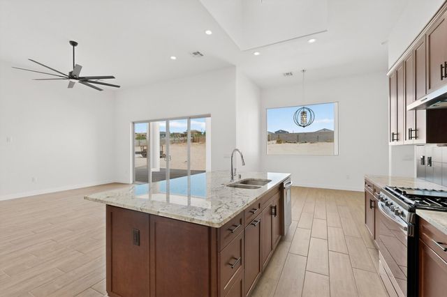 861 11th Avenue SE, Rio Rancho, NM 87124