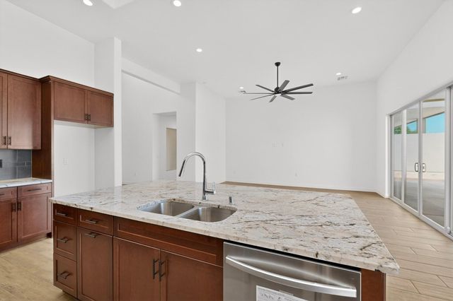 861 11th Avenue SE, Rio Rancho, NM 87124