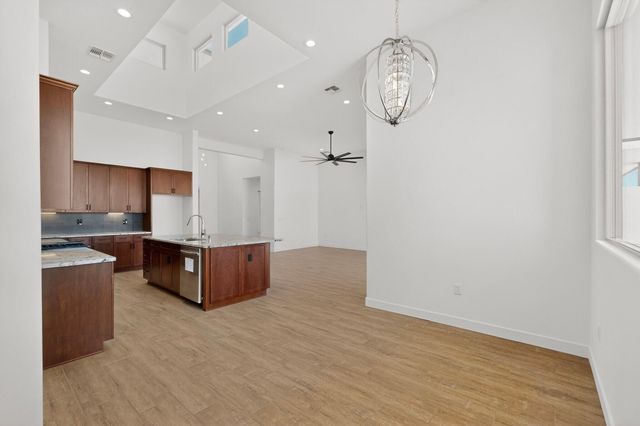 861 11th Avenue SE, Rio Rancho, NM 87124