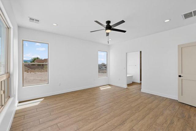 861 11th Avenue SE, Rio Rancho, NM 87124