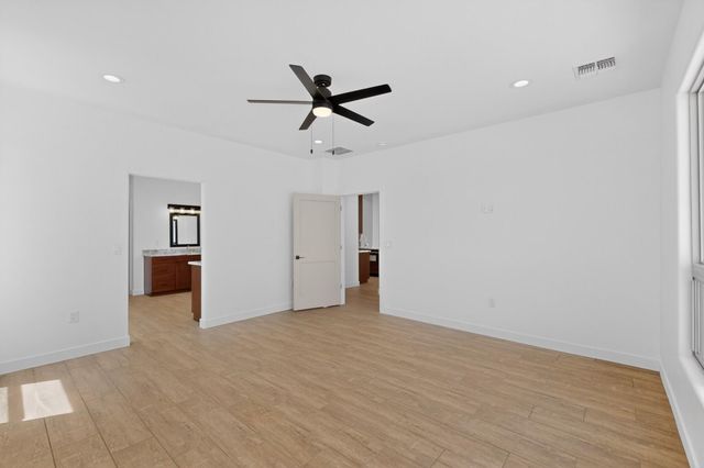 861 11th Avenue SE, Rio Rancho, NM 87124