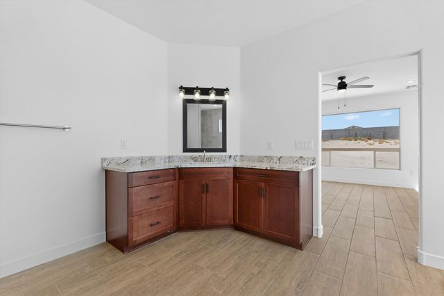 861 11th Avenue SE, Rio Rancho, NM 87124