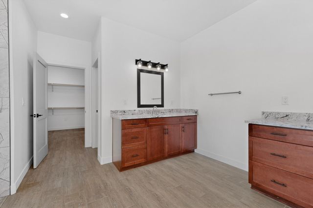 861 11th Avenue SE, Rio Rancho, NM 87124
