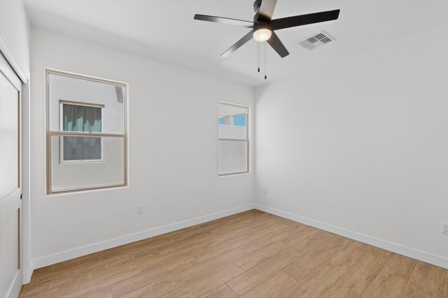 861 11th Avenue SE, Rio Rancho, NM 87124