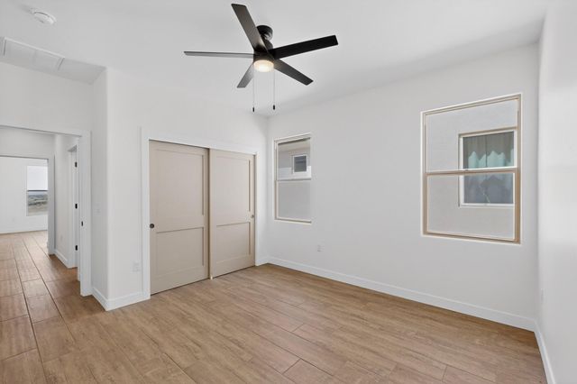 861 11th Avenue SE, Rio Rancho, NM 87124