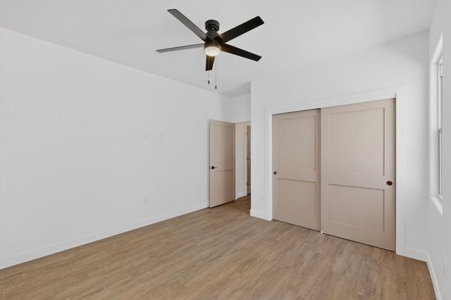 861 11th Avenue SE, Rio Rancho, NM 87124