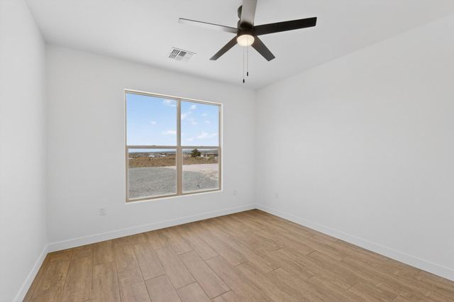 861 11th Avenue SE, Rio Rancho, NM 87124