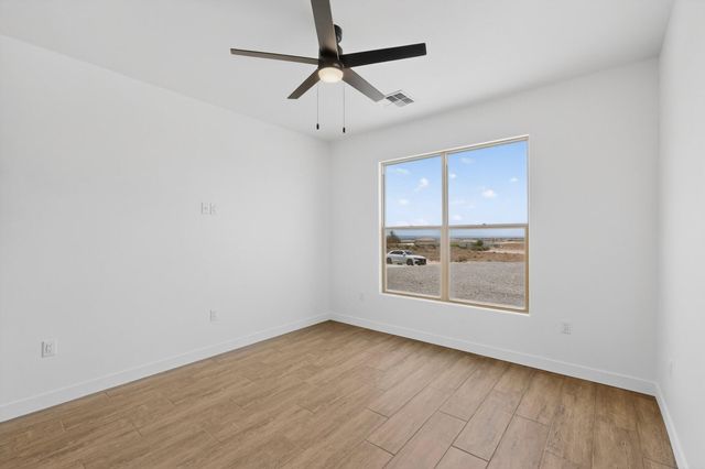 861 11th Avenue SE, Rio Rancho, NM 87124