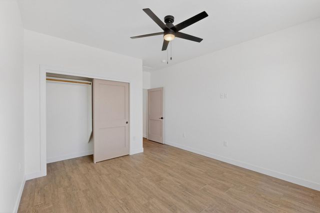 861 11th Avenue SE, Rio Rancho, NM 87124